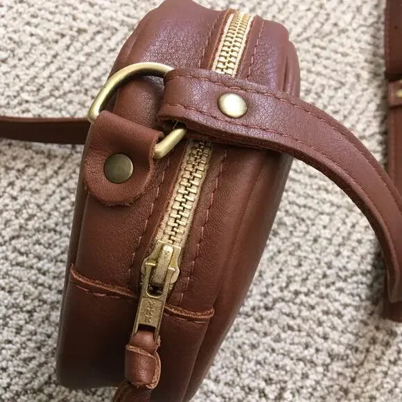 Portland Leather Circle Crossbody - Picture 5 of 7